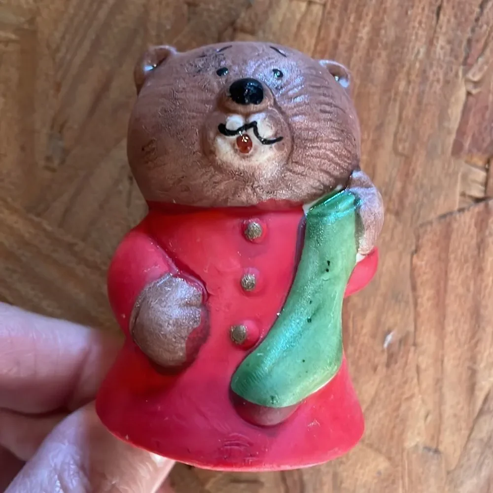 Vtg 1984 Jasco ceramic bear in red nightshirt holding‎ green stocking